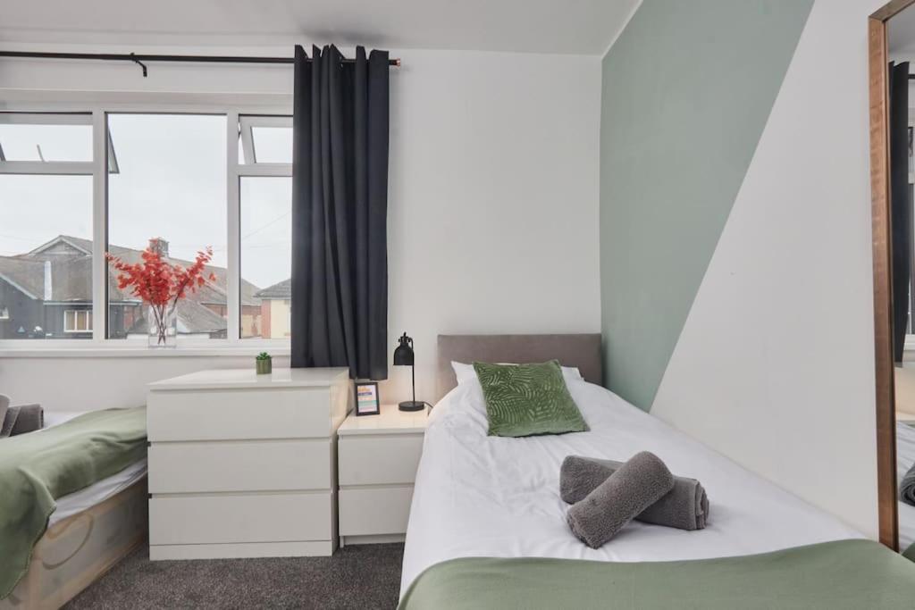 Haw Hill House - Modern 4 Bed Apartamento Normanton  Exterior foto