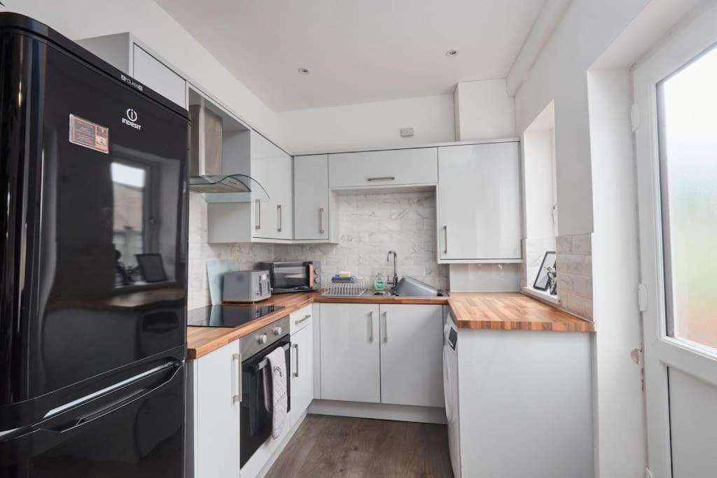 Haw Hill House - Modern 4 Bed Apartamento Normanton  Exterior foto